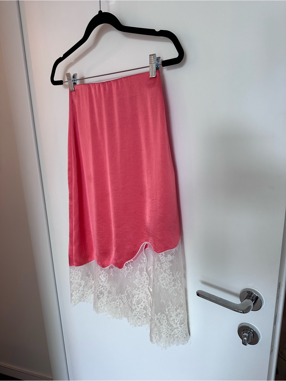 Wilfred ‘Sonnet’ Coral/orange-Pink High-Low Slip Skirt with White Lace Hem